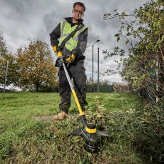DEWALT DCM561P1S 18v Brushless String Trimmer with 1x 5ah Battery DEWALT DCM561P1S 18v Brushless String Trimmer with 1x 5ah Battery