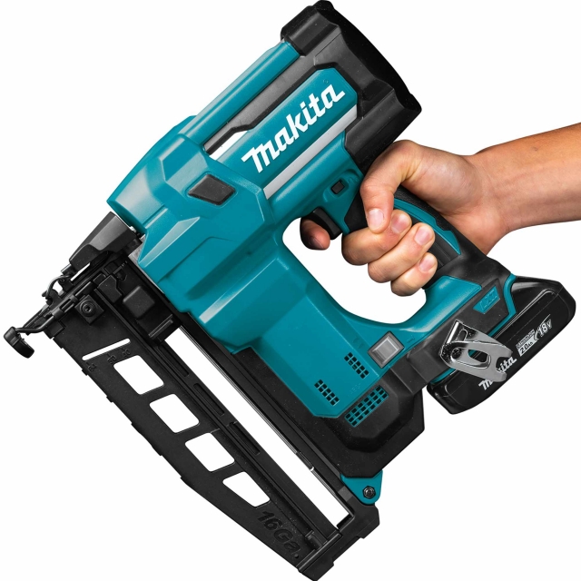 MAKITA DBN600RTJ 18v 16G Brad Nailer with 2x5ah batteries - ToolStore UK