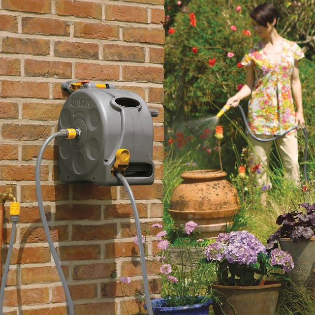 HOZELOCK HOZELOCK 100-000-918 2in1 Compact Enclosed Reel with 25m Hose + Fittings