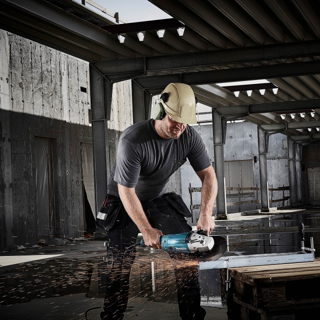 MAKITA GA9020S 110v 230mm 9 Grinder with Soft Start ToolStore UK