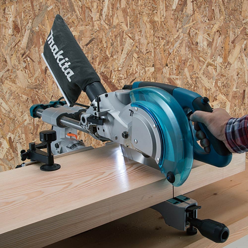 MAKITA LS0815FLN 240v 216mm Mitre Saw Laser and Light ToolStore UK
